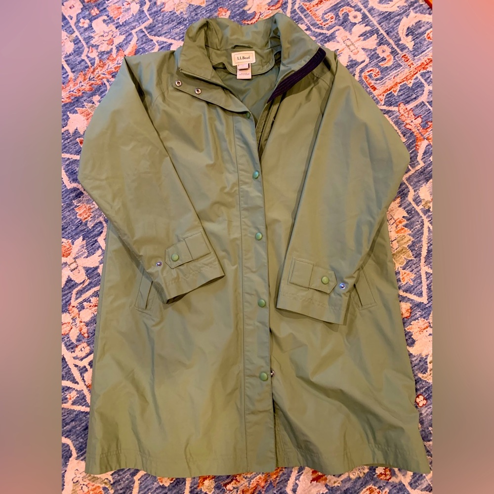 L.L. Bean, like new cond, removable lining, snaps & zipper,phone pocket, no hood
